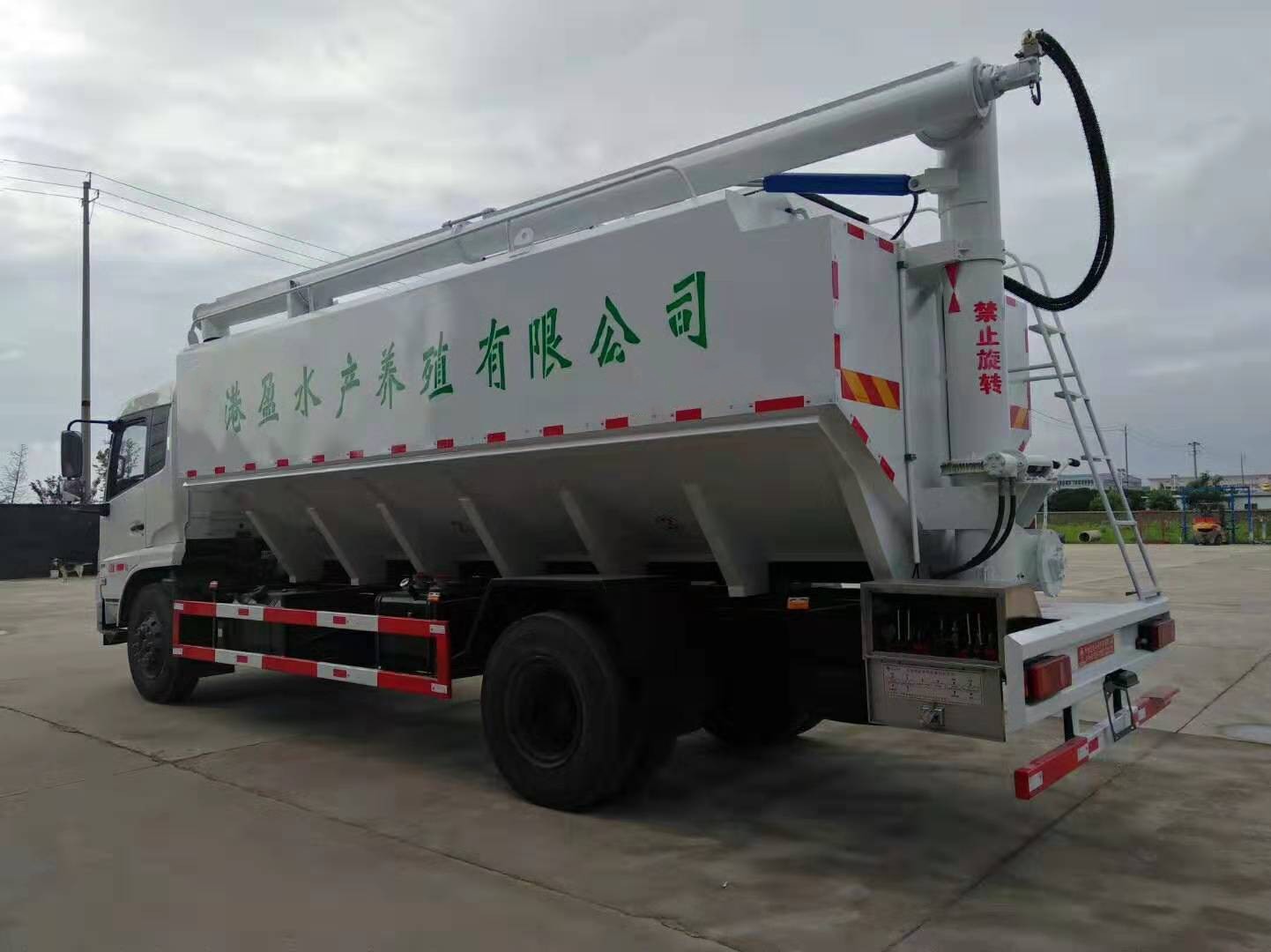 天錦23-26方散裝飼料運(yùn)輸車(chē)廠家直銷138-8688-7089